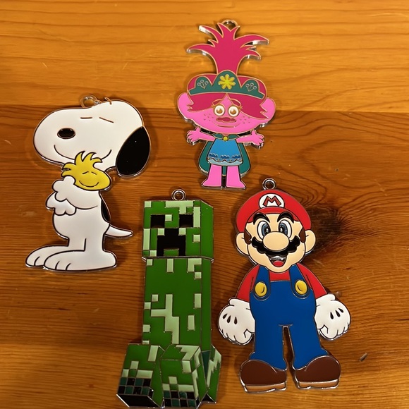Disney, Nintendo, peanuts,different character ornaments to decorate this holiday - Picture 4 of 5
